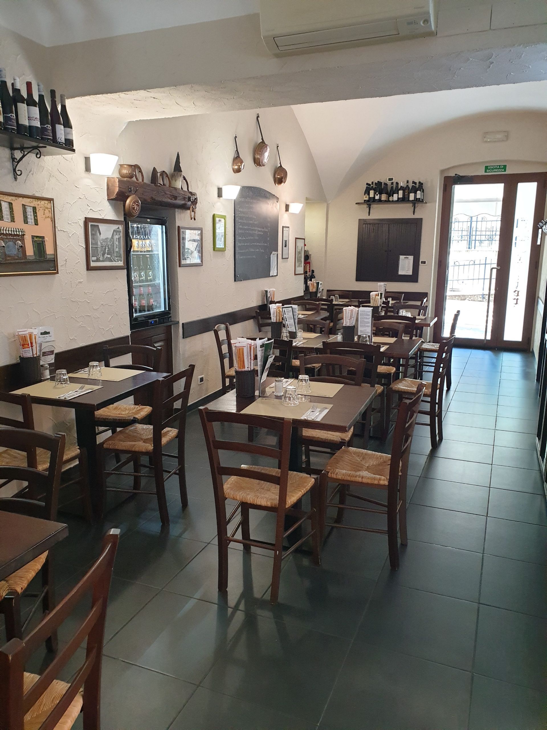 Ristorante con sala interna